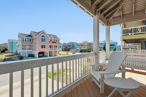 Property grounds - A Change In Latitude: Pet-friendly! Shared Pool, Private Hot Tub (Nags Head)