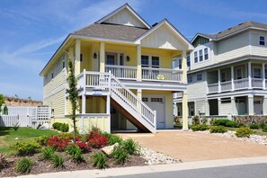 Exterior - Hook, Wine And Sinker: Private Pool, Hot Tub, Free Community Amenities! (Corolla)