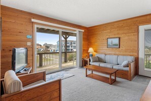TV, DVD player - The Whaler: Affordable and comfortable Oceanside w/ a Private Pool and Hot Tub (Corolla)