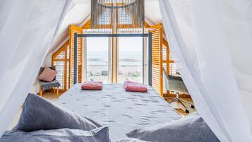 4 bedrooms, desk, iron/ironing board, travel cot
