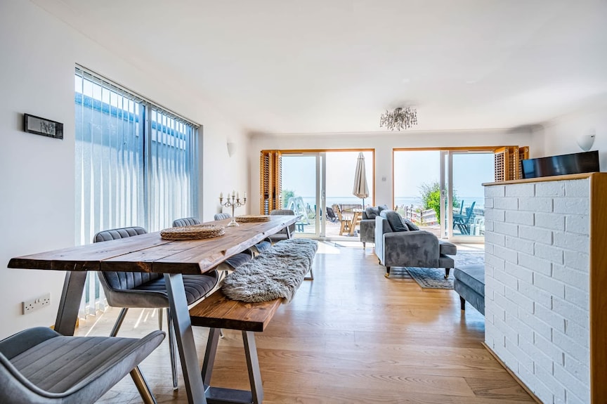 Oceanfront Villa With Beach Access - Pevensey
