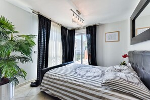 3 عدّة غرف نوم ومكواة/لوح كي وواي فاي مجانًا وملاءات أسرّة