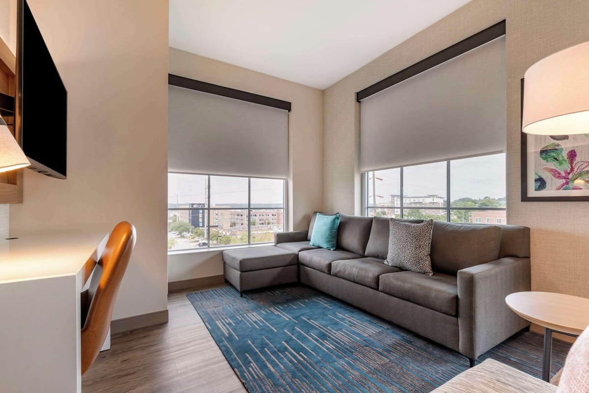 1 bedroom, Egyptian cotton sheets, premium bedding, pillow-top beds