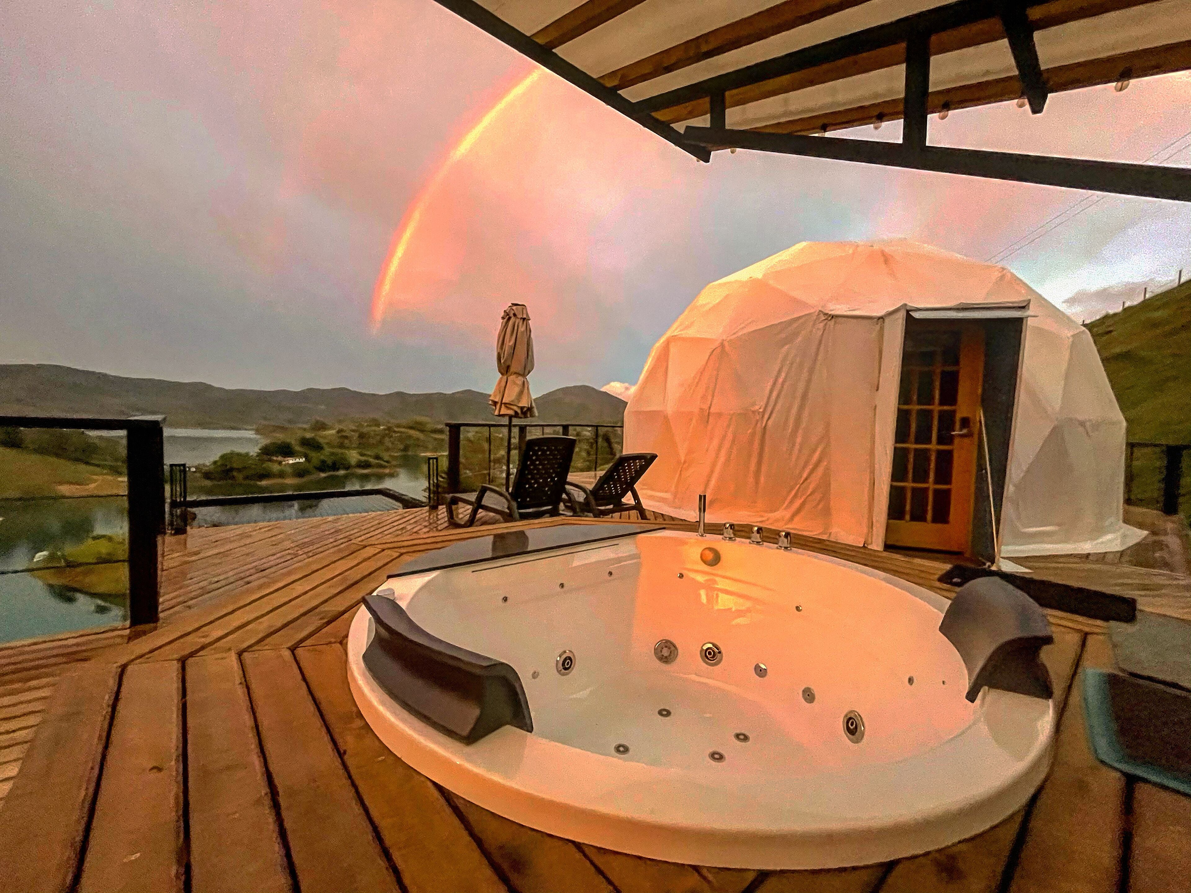 Luxury Glamping, great lake vew!