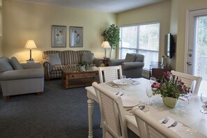 Interior - Enjoy 4 rounds of golf per day!!!!!!! (Hilton Head Island)