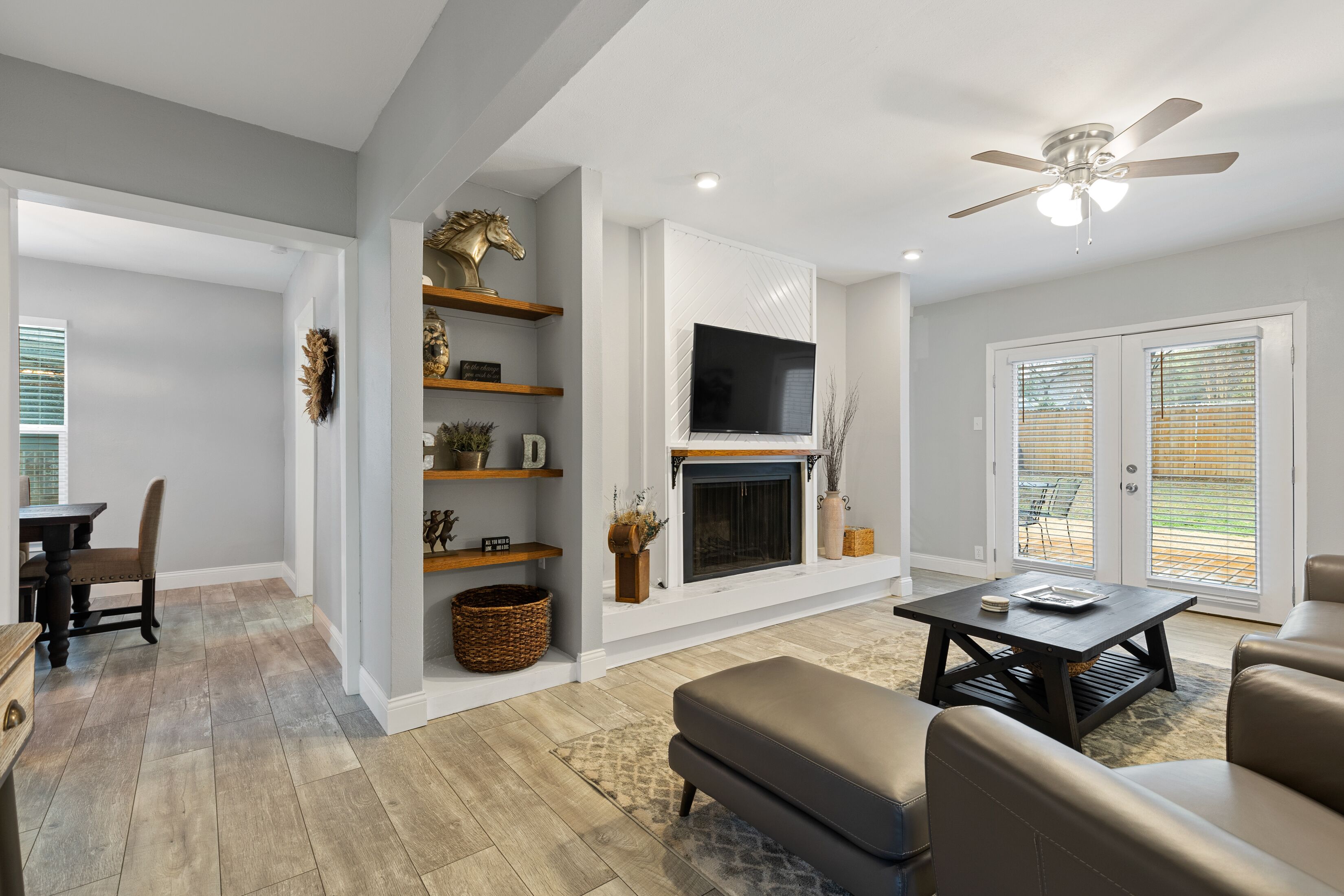 Beautifully Updated 4 BR Home - 5 Min to Downtown!