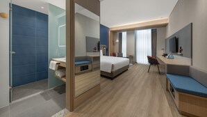 Minibar, blendingsgardiner og wi-fi (inkludert)