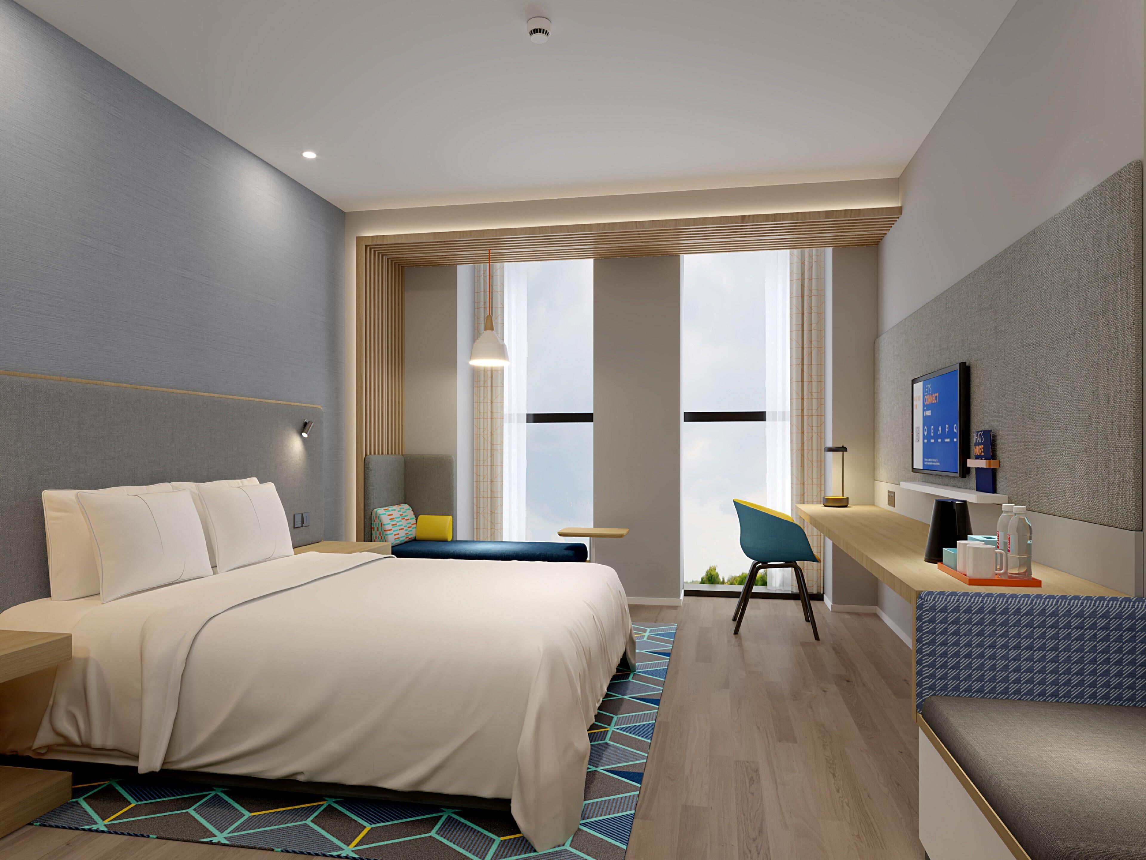 Minibar, blackout drapes, WiFi (free)