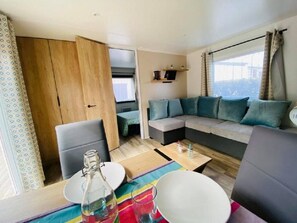 TV, table tennis - Escape Mobilhome At the Dunes of Contis (Saint-Julien-en-Born)