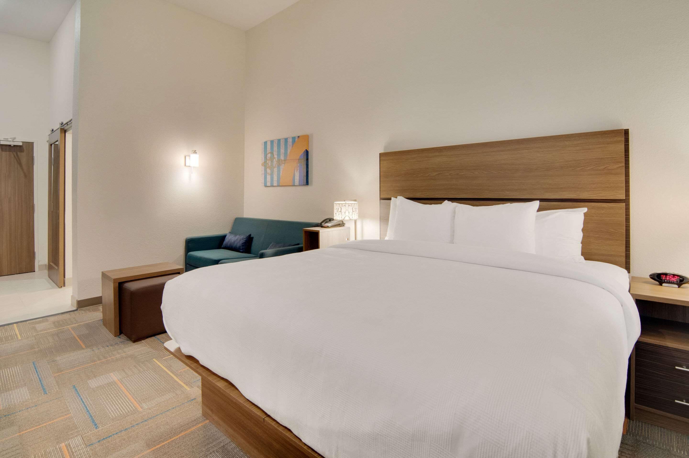 1 bedroom, minibar, free wifi, bed sheets