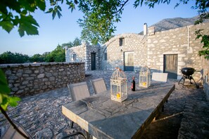 Outdoor dining - Mylos villa in Mani for 8,Private garden,Near Beaches (Triantafillia)