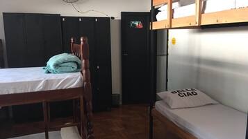 Dormitório compartilhado básico | Wi-Fi de cortesia, roupa de cama
