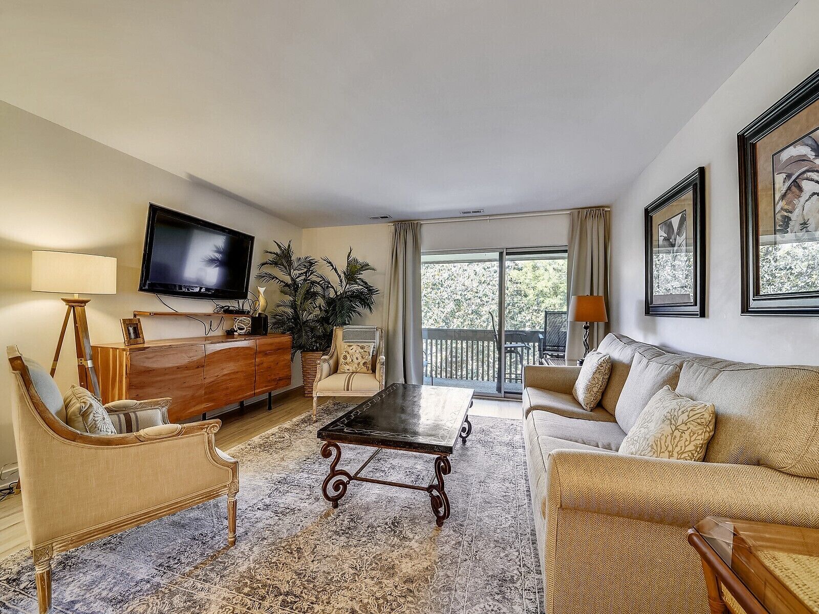 1669 Bluff Villas ~ Walk to the Beach & South Beach Marina Village!