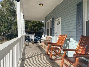 Property grounds - Quaint cottage near the heart of Ocean Springs (Ocean Springs)