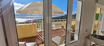 Apartment with sea and mountain views. Close to everything and ideal connections.