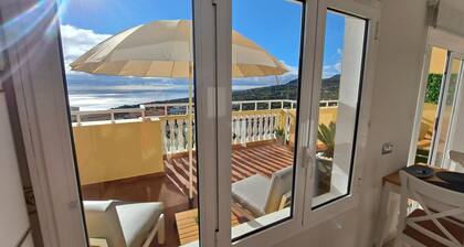 Apartment with sea and mountain views. Close to everything and ideal connections.