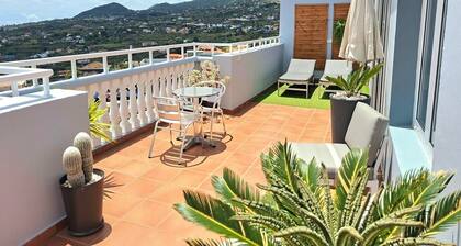 Apartment with sea and mountain views. Close to everything and ideal connections.