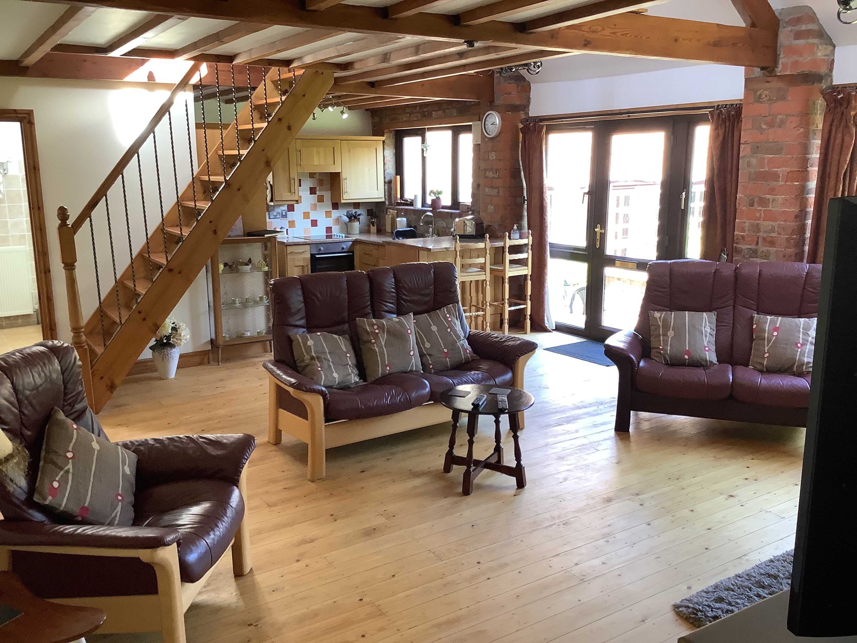 Smart-TV, Kamin, Videospiele, DVD-Player