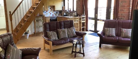Smart-TV, Kamin, Videospiele, DVD-Player