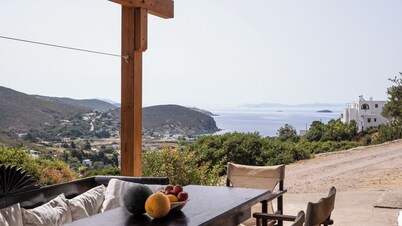 Cozy Apartment overlooking Kampos Beach