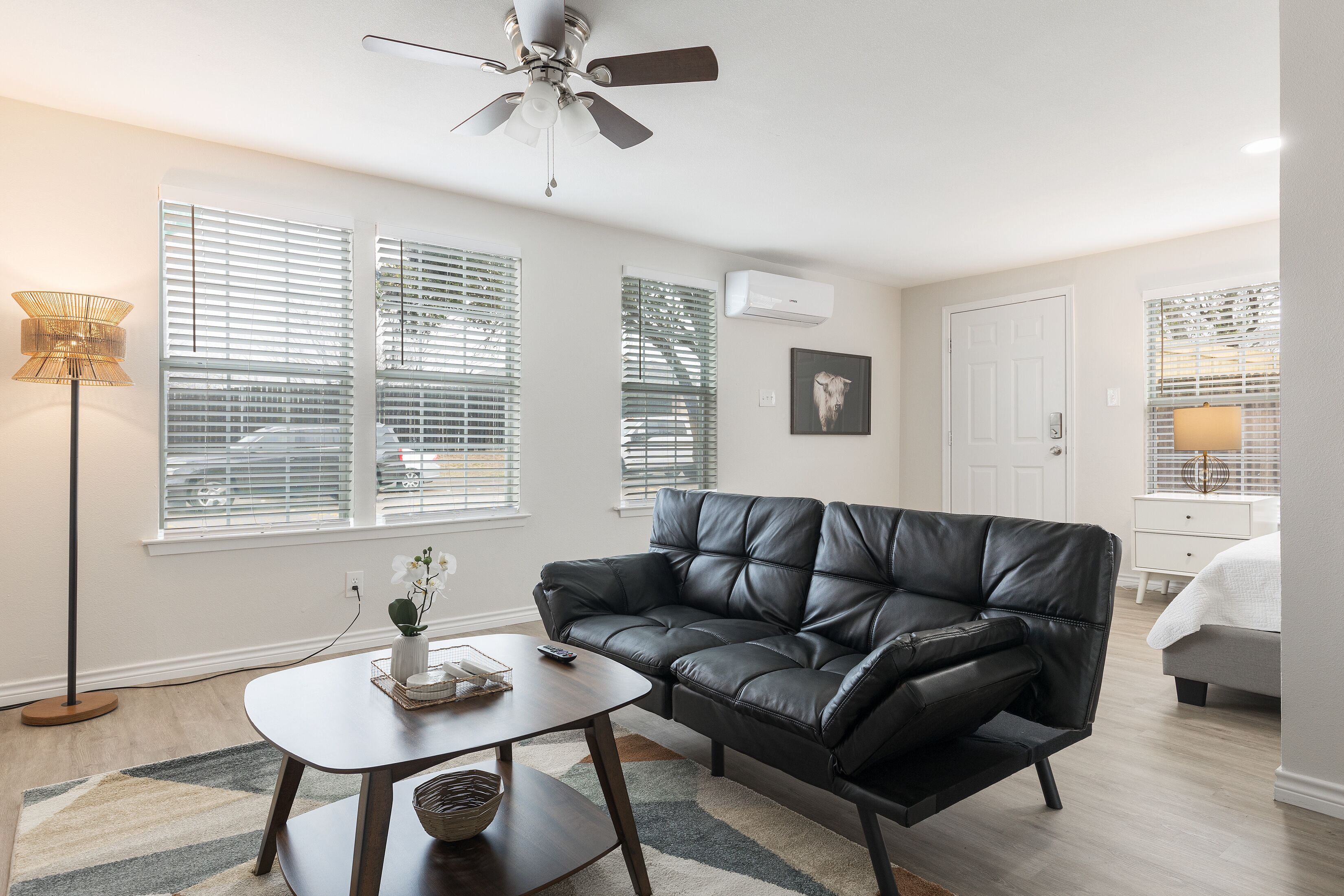 Adorable Guest Cottage - 5 Min. to Downtown!