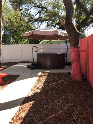 Exterior - Cute Cozy Bungalow Down Town Jacuzzi (Tampa)