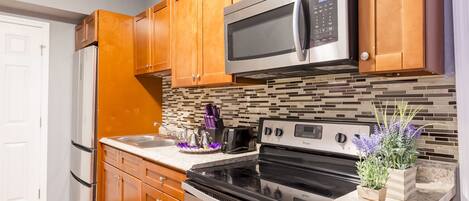 Full-size fridge, oven, dishwasher