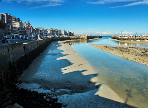 VILLA 17, authentic 70 m2 Treport house, 3-minute walk from the port