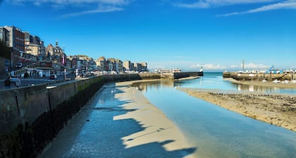 VILLA 17, authentique maison tréportaise de 70 m2, à 3 mn à pied du port