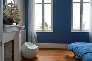 3 slaapkamers, een strijkplank/strijkijzer, reisbedje, gratis wifi