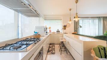 Fridge, microwave, stovetop, electric kettle