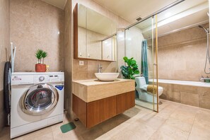 Combined shower/bathtub, bidet - 2min walk to City Center and train station 2 bedroom(8-2) (Kuala Lumpur)