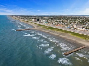 Beach nearby - Beach Bungalow with Large Deck, Steps to Beach (Galveston)