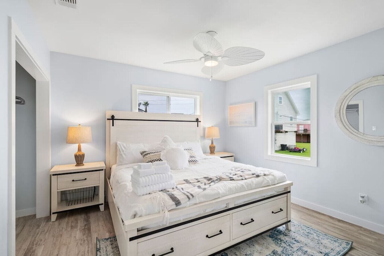 4 Schlafzimmer, Schreibtisch, Bügeleisen/Bügelbrett, Reisekinderbett