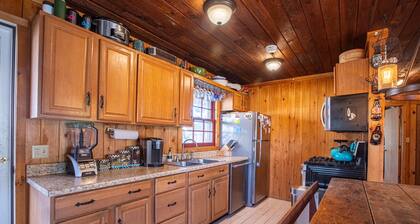 Fire Island Home w/ Guest Cottage in Atlantique