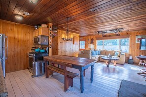 TV connectée, livres, chaîne hi-fi, imprimantes