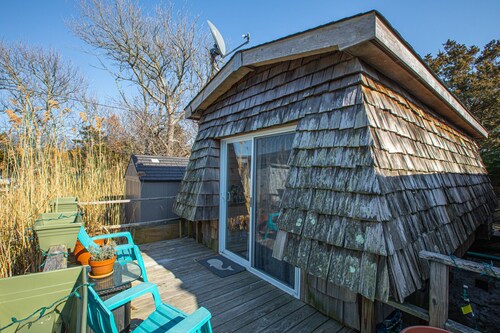 Fire Island Home w/ Guest Cottage in Atlantique