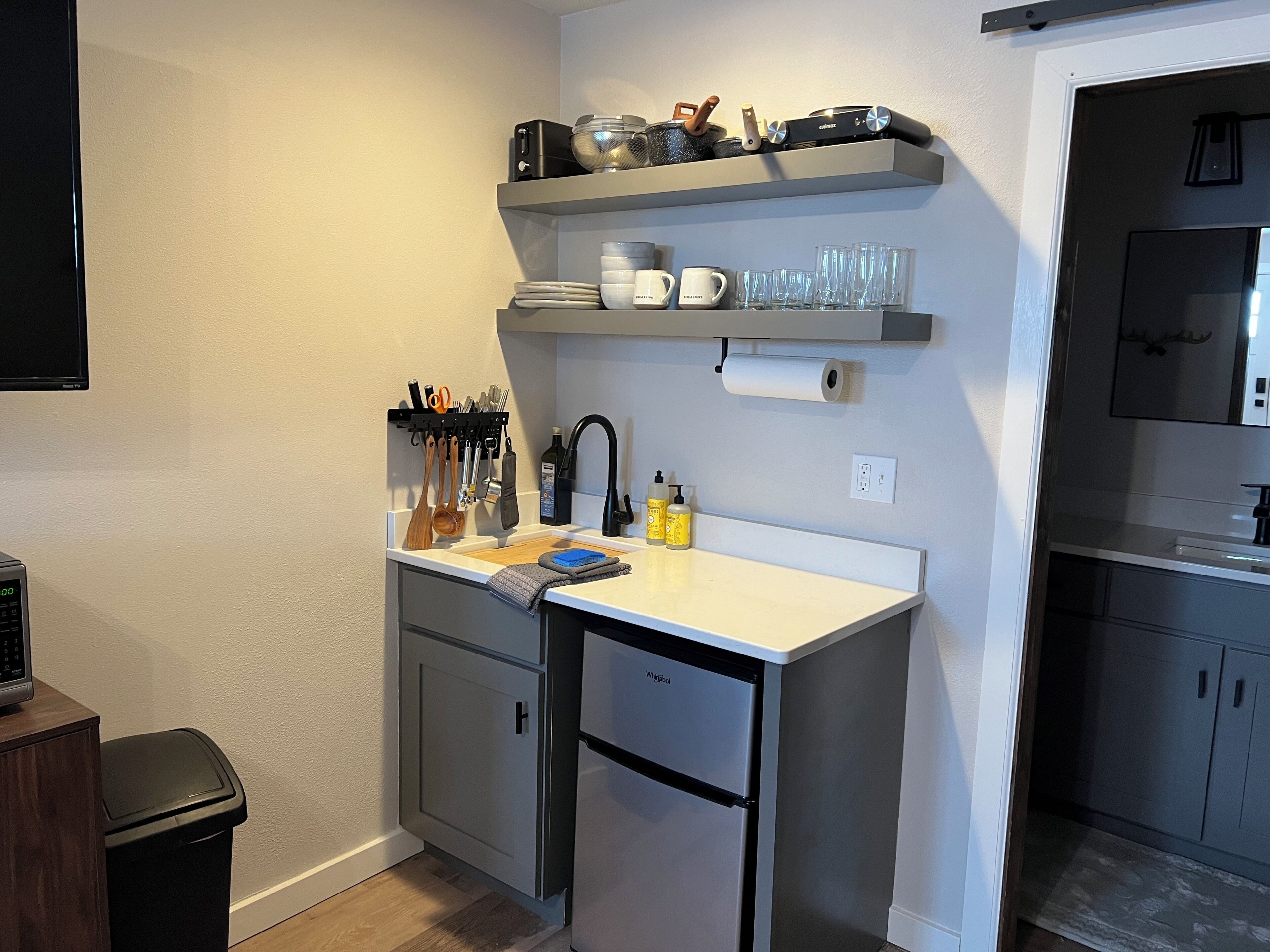 Fridge, microwave, coffee/tea maker, toaster