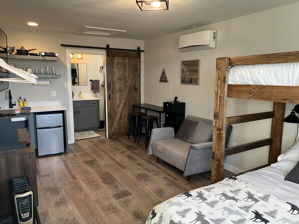 1 bedroom, iron/ironing board, free WiFi, bed sheets