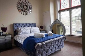 2 bedrooms, iron/ironing board, bed sheets