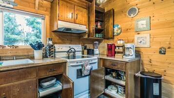 KĂŒhlschrank, Mikrowelle, Ofen, Herdplatte