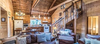 Perch - Chester Cbin: Cozy rustic cabin with AC! Pet Friendly