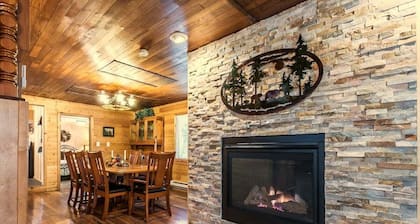 Perch - The Yellow Cabin: Hot tub, game room, stone firepit, pet friendly