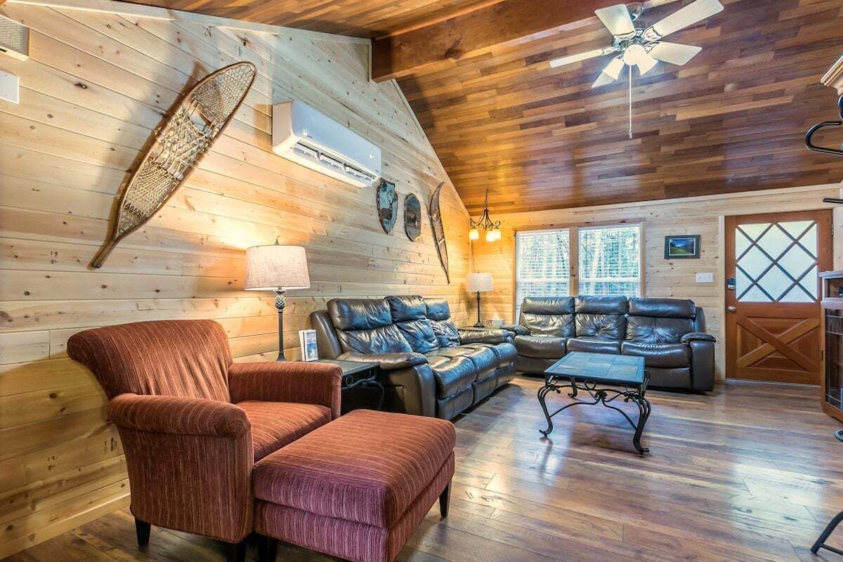 Televisión y chimenea 