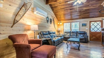 Televisión y chimenea