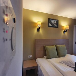 Desk, free WiFi, bed sheets - Hotel Escalade (Brasov)