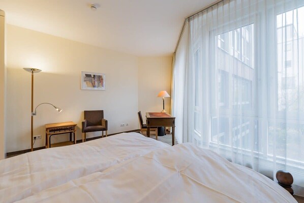 Fer et planche à repasser, Wi-Fi, literie fournie