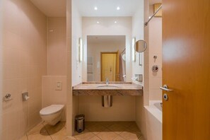 Bathtub, hair dryer, towels, shampoo