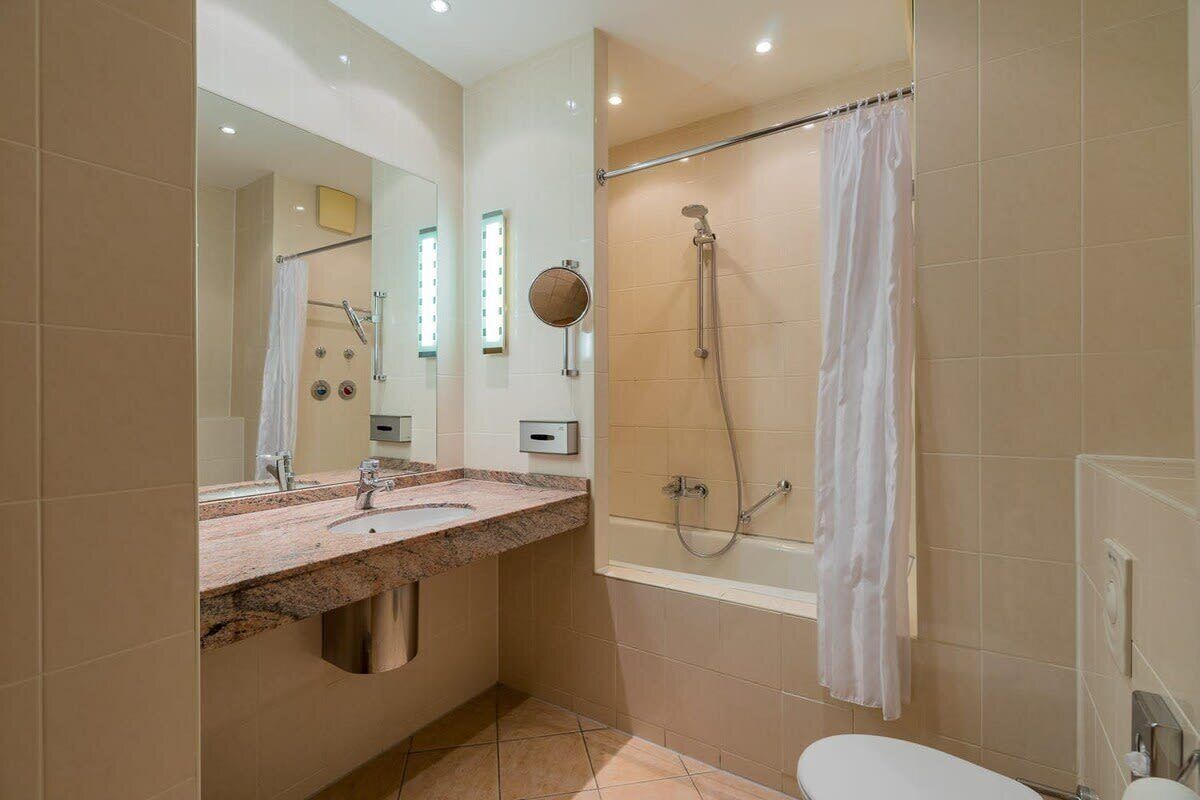 Bathtub, hair dryer, towels