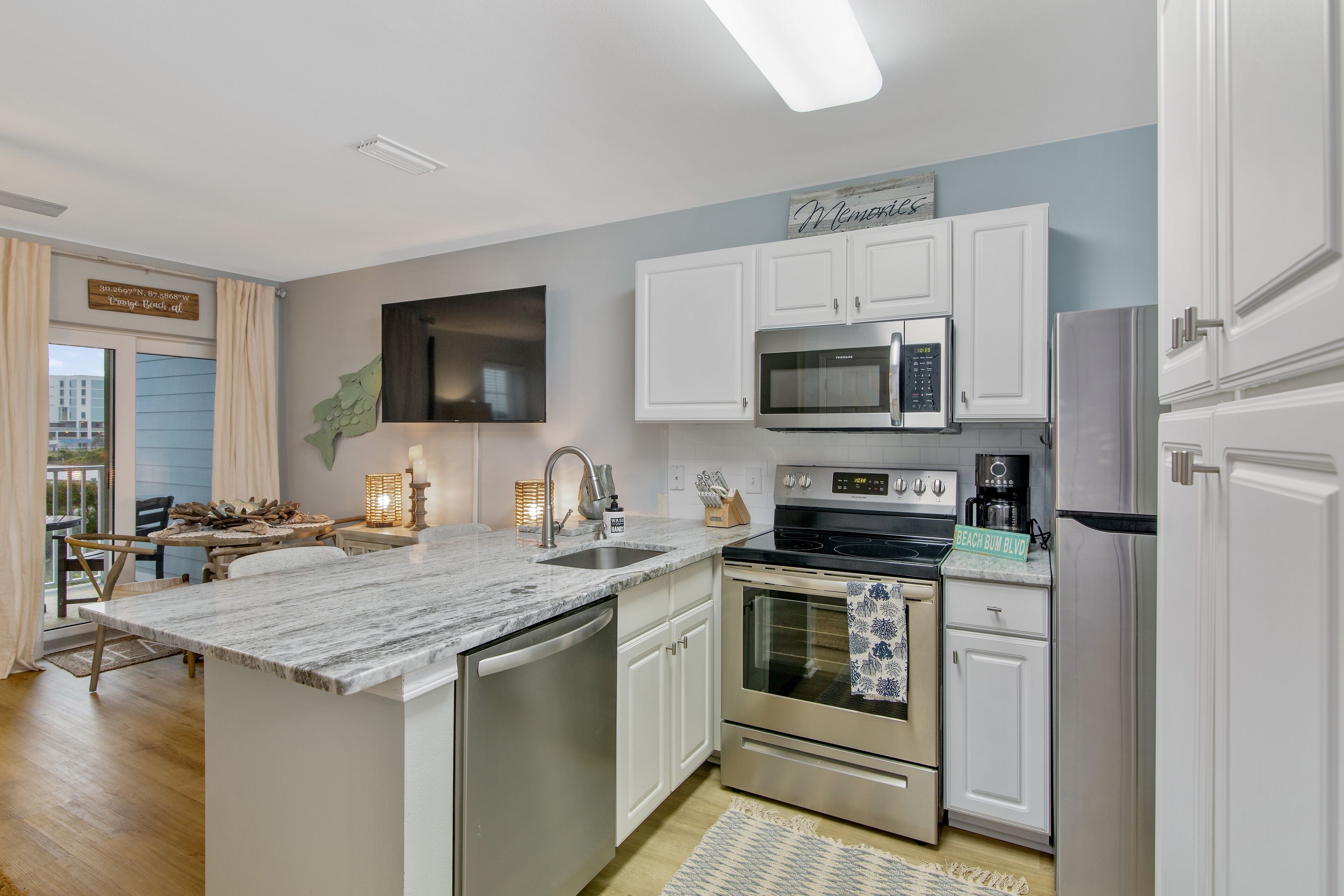 Cozy Condo Getaway Located Steps Away From The Gulf Of Mexico